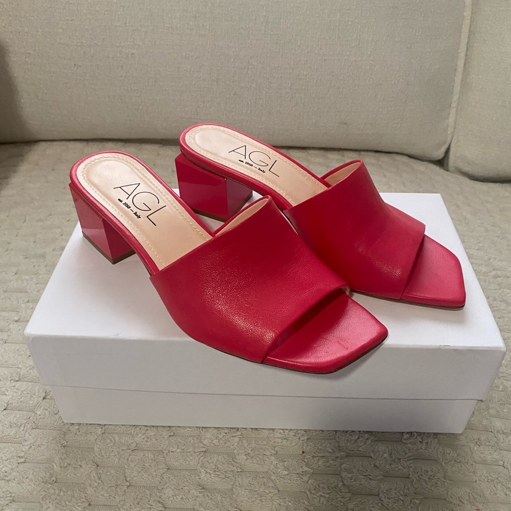 AGL SANDALS SIZE 7, RED COLOR